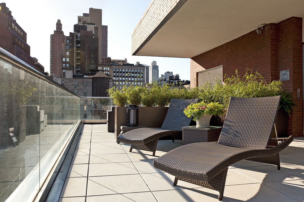 New York Rooftop terrace with kitchen Pat Miller Designs